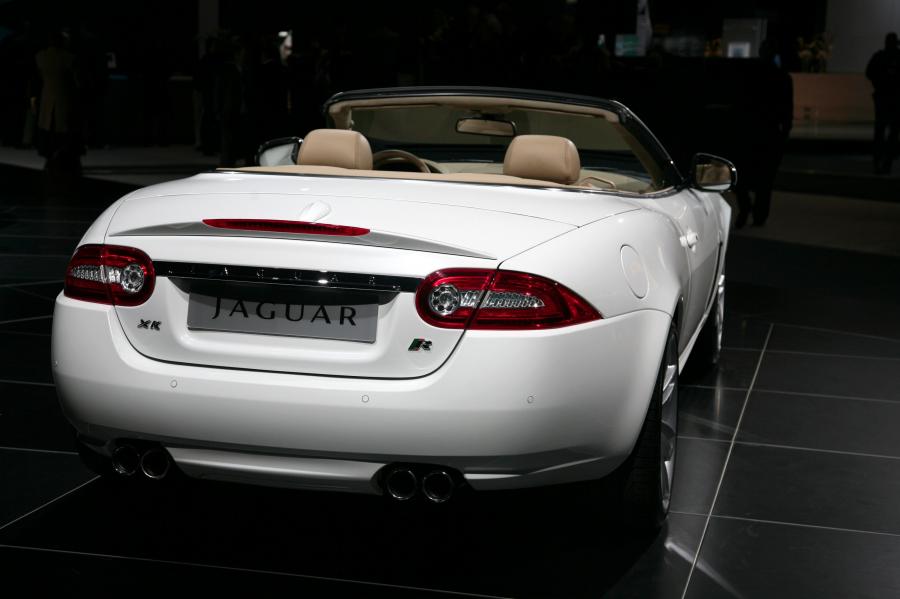  Jaguar XKR Convertible 2010 года  (фото 17 из 19)